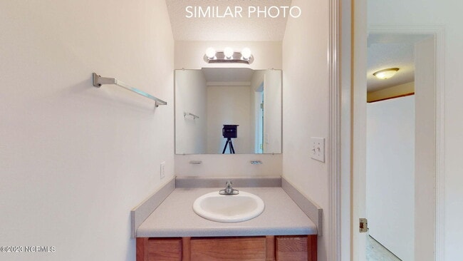 Building Photo - 104 E Coopers Ct