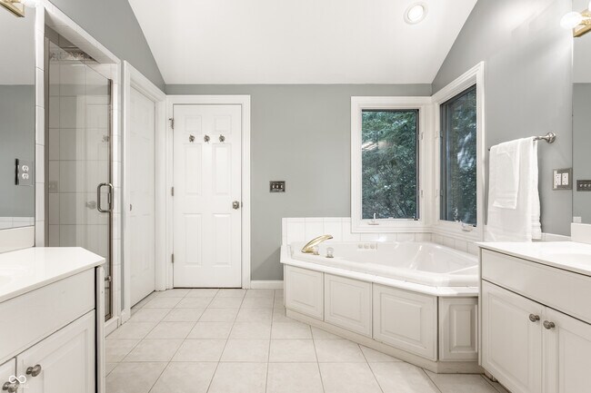 Building Photo - 4898 Waterstone Way
