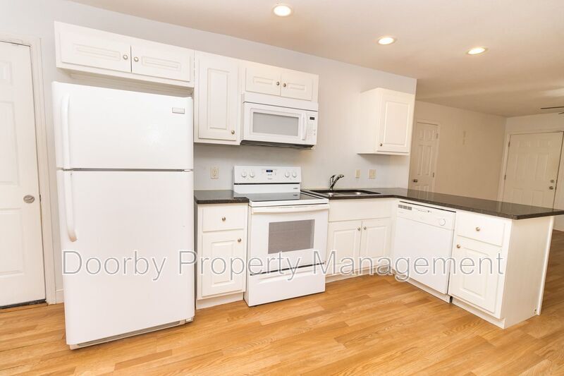 Building Photo - 3860 Youngstown Rd