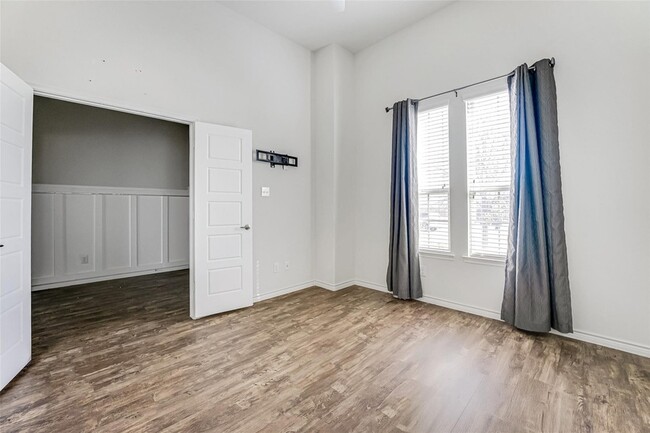Building Photo - 3113 Brazos Dr