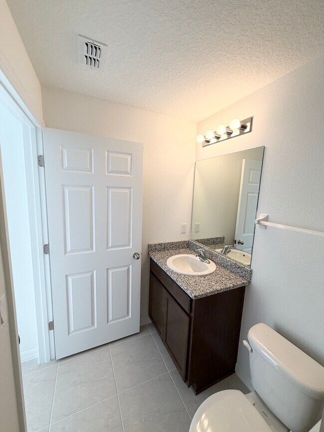 Building Photo - 2 Whee Pl