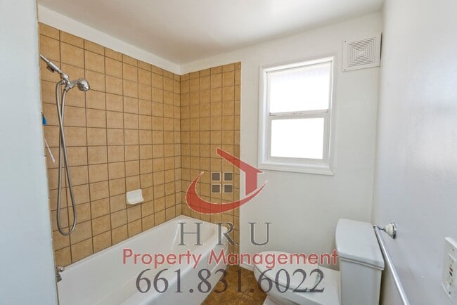 Building Photo - NE-Bakersfield 3 bedrooms 1 baths