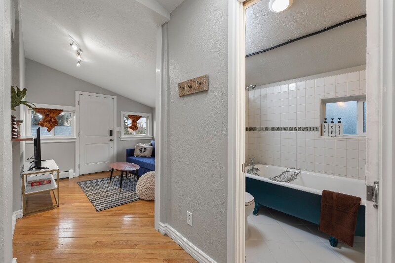 Building Photo - 1132 E 21st St