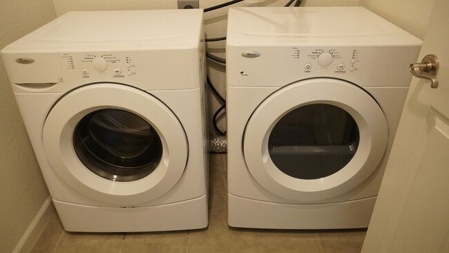 Building Photo - Spacious 3 bedroom 2 bath home in Rancho Cordova!!