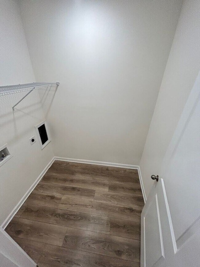 Building Photo - 1st Full Months Rent FREE!