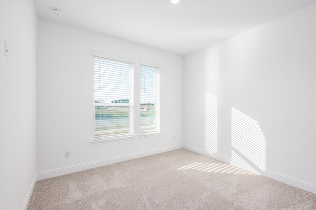 Building Photo - 1013 Rainshower Wy