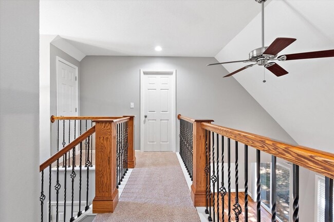 Building Photo - 412 N Village Cir