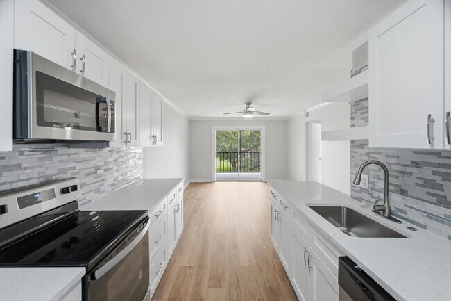 Building Photo - Condo For Rent in Largo with TONS OF UPGRADES!
