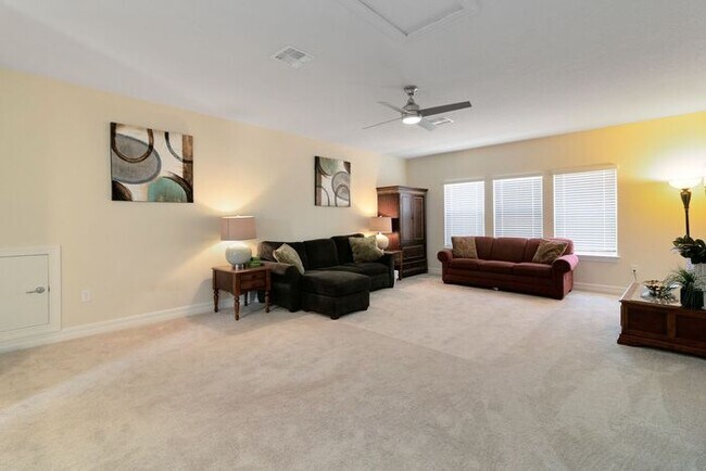 Building Photo - 4 Bedroom/3.5 Bathroom Gated Community at Ruby Lake!!!!