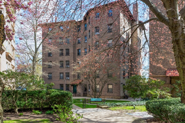 Building Photo - 14 N Chatsworth Ave