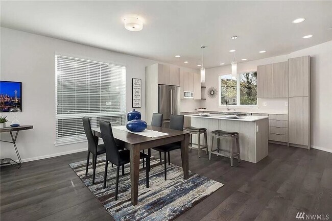 Building Photo - Spacious 4-Bed, 2.5-Bath Townhome with Mod...