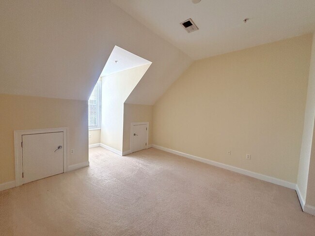 Building Photo - 2 bedroom/2 bathroom- Bennington on the Park