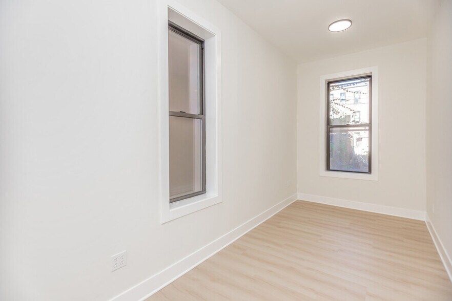 Building Photo - 1322 W Ohio St