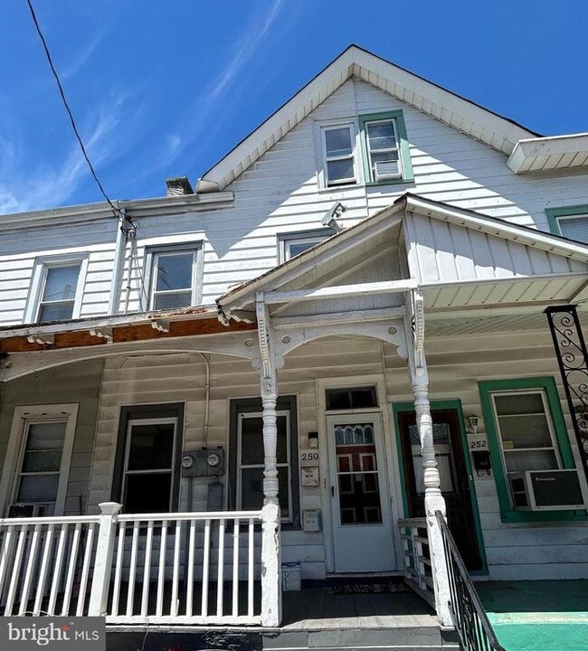 Building Photo - 250 Morris Ave