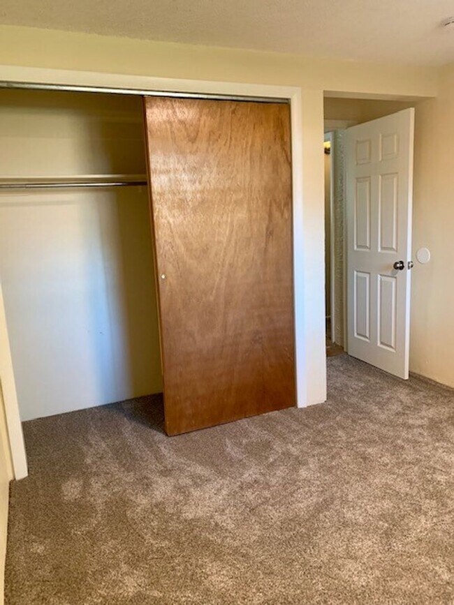 Building Photo - STUDENTS WELCOME! 3-Bed / 2-Bath Home 2 Miles from CSU