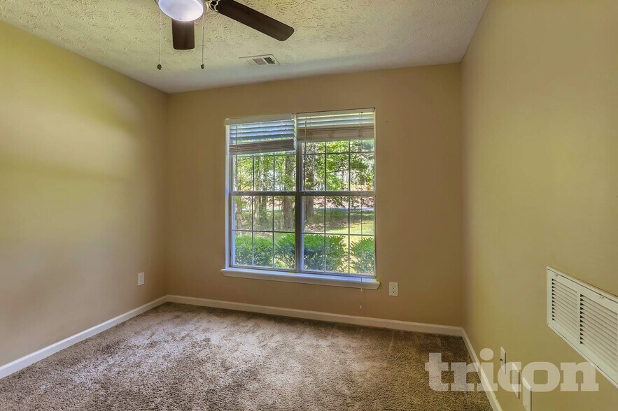 Building Photo - 2024 Atha Woods Dr