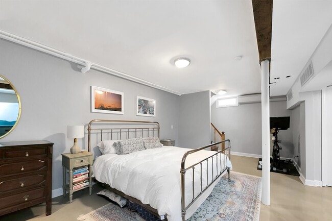 Building Photo - 120 64th St