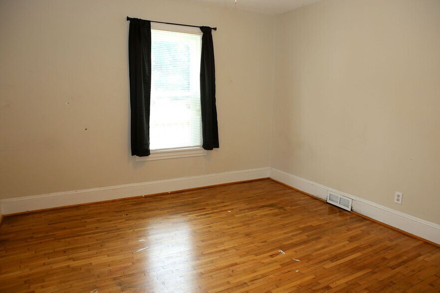 Building Photo - 2214 Walker Ave