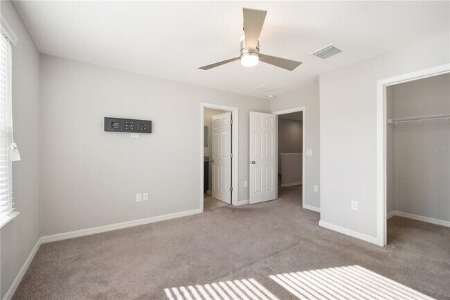 Building Photo - 7042 Summer Holly Pl
