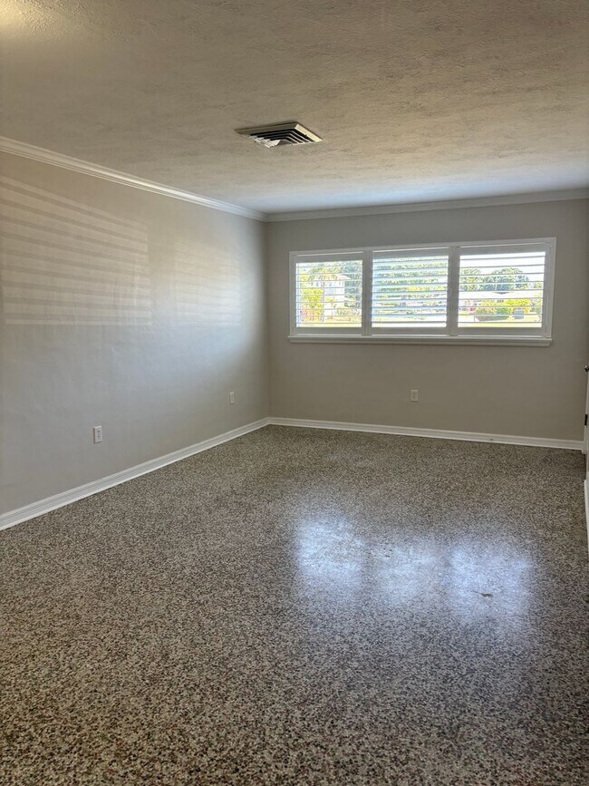 Building Photo - SOUTHGATE
