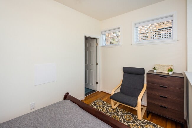 Building Photo - 600 S Linwood Ave