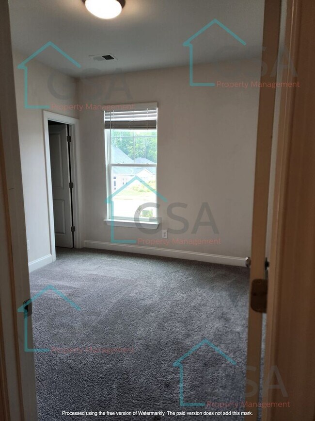 Building Photo - 3 Bedroom Home Available!