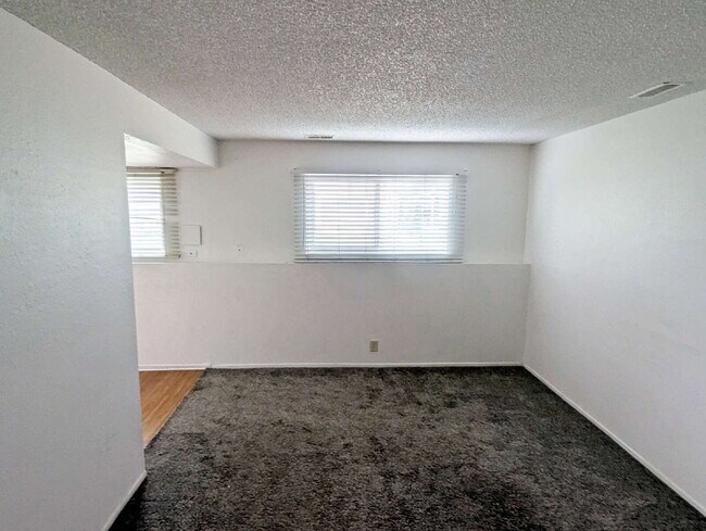 Building Photo - 2 Bed 2 Bath Side by Side