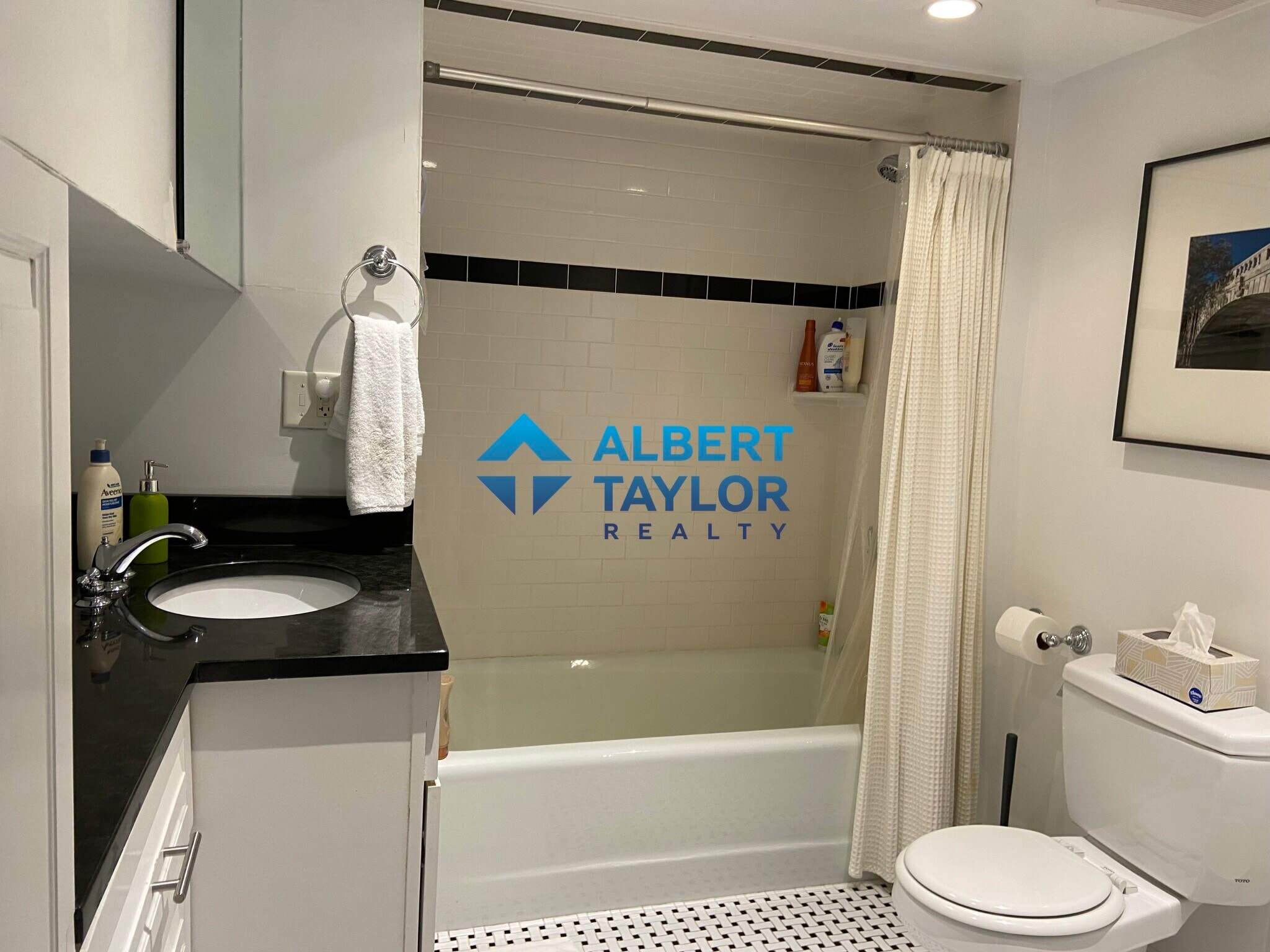 Building Photo - 117 Beacon St