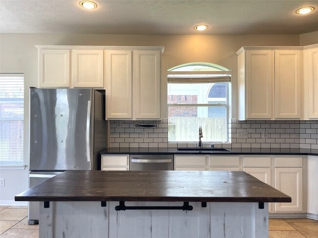 Building Photo - 6411 Virginia Fields Dr