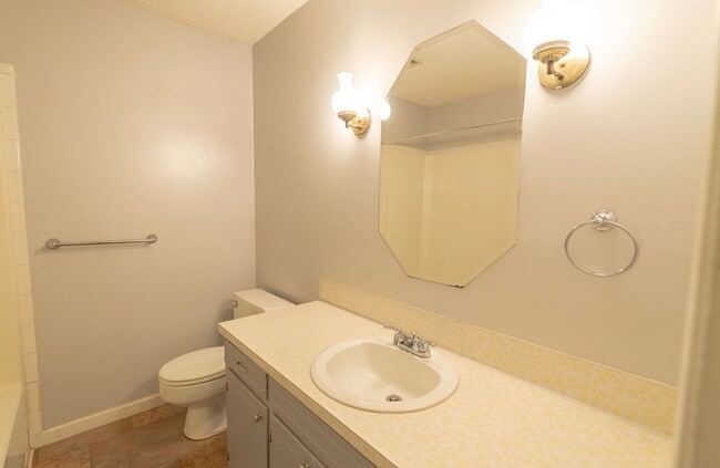 Building Photo - 1016 Grayland Dr