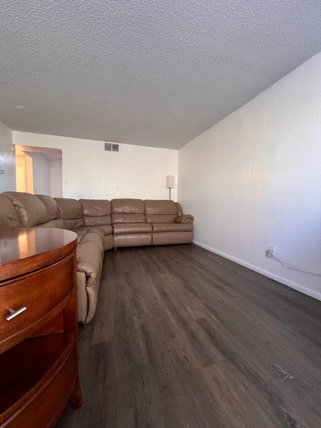 Building Photo - 4615 N 39th Ave