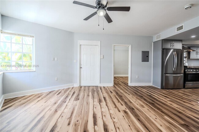 Building Photo - 2383 Flamingo Dr