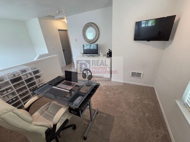 Building Photo - Check Out This Adorable 2.0 bedroom, 2.5 b...