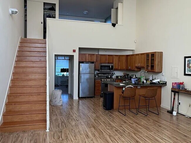Building Photo - "Chic Urban Living: 2-Bed, 2-Bath Gem on Harrison St in SF!"