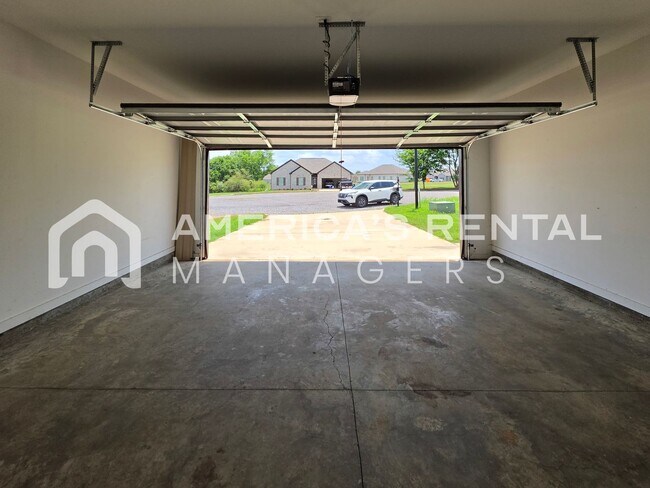Building Photo - DEPOSIT PENDING!!! - Four Bedroom, Modern Home for Rent in Eastaboga - Available NOW!