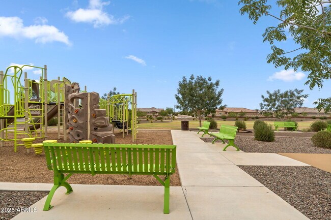 Building Photo - 16423 W Charlotte Dr