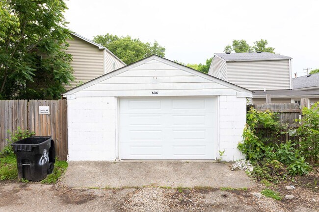 Building Photo - Charming home with a finished basement and...