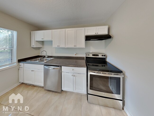 Building Photo - 2033 Allandale Cir E