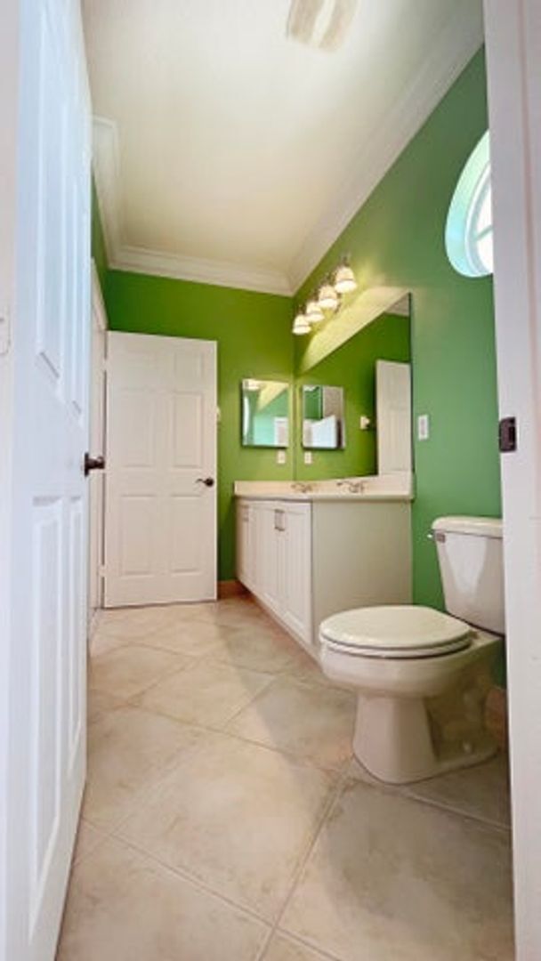 Building Photo - 9843 Vía Amati