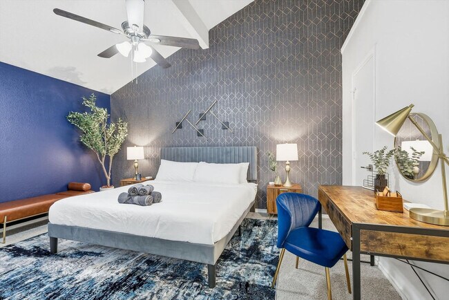 Building Photo - 2 St Charles Pl