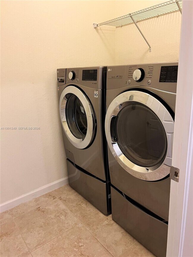 Building Photo - 422 SE 34th Terrace