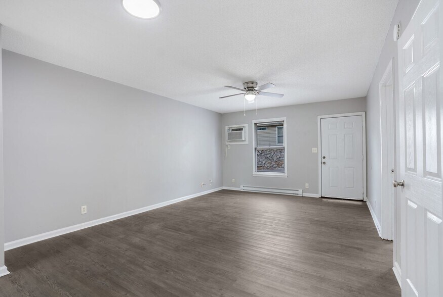 Building Photo - 185 Oak St