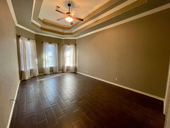 Building Photo - 5690 Nicole Ln