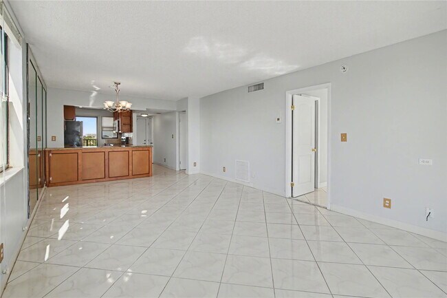 Building Photo - 801 N Ocean Blvd