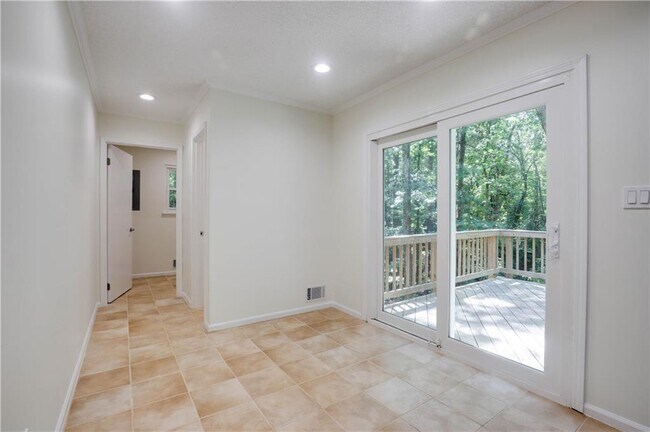Building Photo - 765 Spring Valley Dr