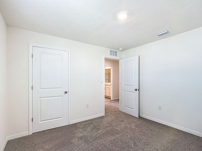 Building Photo - Pet-Friendly 5BR Home in Ocala | Spacious Living in Ocala Crossings South