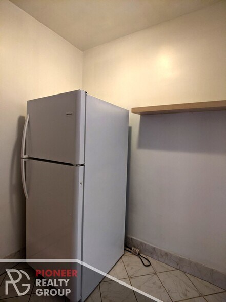 Building Photo - 4857 N Damen Ave