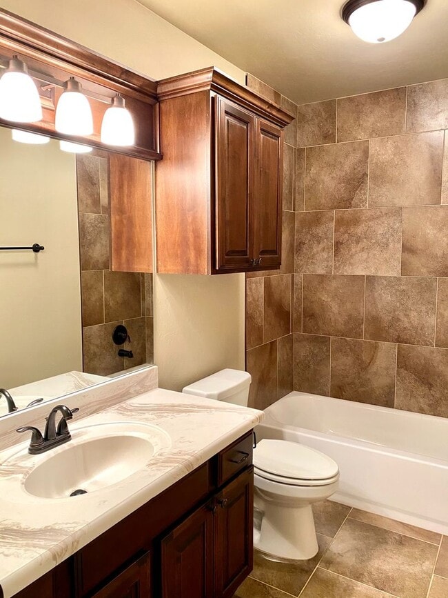 Building Photo - Cute Home In Mustang Schools With Storm Sh...