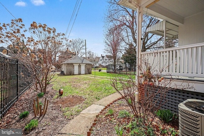 Building Photo - 144 Seminary Ave