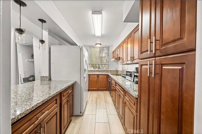 Building Photo - 6979 Palm Ct